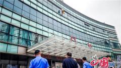 南京六合城管“三个强化” 督促城市楼宇“勤洗脸”提升城市靓丽街景立面