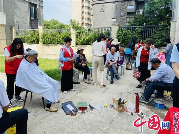 南京新河社区开展“老行当进社区”便民服务活动