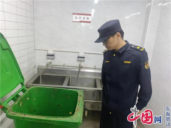 南京栖霞城管尧化中队严查大型农贸市场垃圾分类