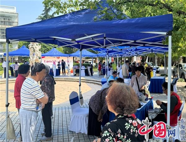 苏州工业园区东方社区开展“党建赋能海棠红”志愿服务广场活动