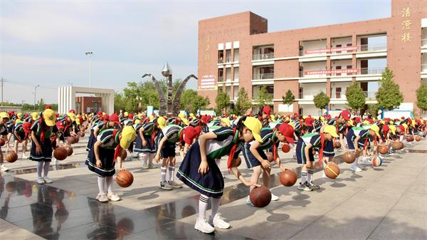 多元社团助力“双减” 缤纷课程温润童心——灌南县淮河路实验学校开展社团展示活动