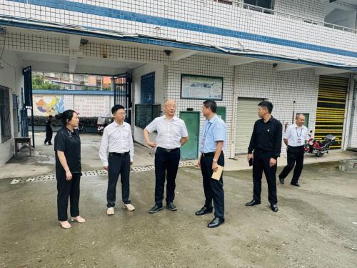 心系教育未来 传递温暖祝福——荣县政协副主席杨泽荣深入乐德职中开展“六一”慰问活动