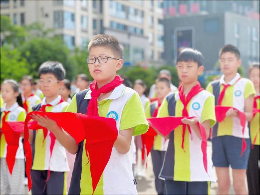 雏雁心向党 红色代代传