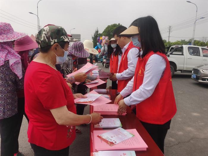 赶大集 进社区 共绘民生新画卷——金湖县银涂镇开展社会救助政策宣传月活动