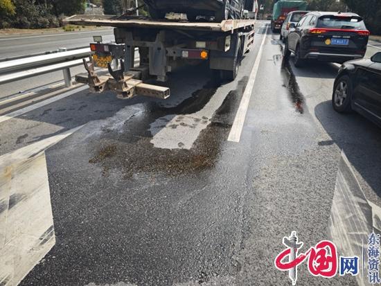 泰州市公路中心姜堰分中心迅速处理路面油污