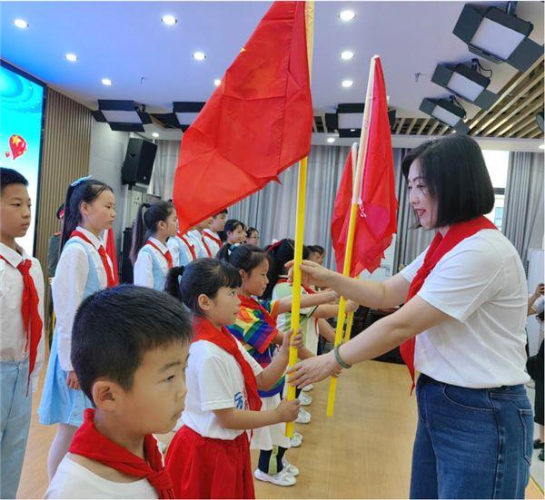 红领巾 爱祖国——宜宾市南溪区福临小学校举行少先队入队仪式