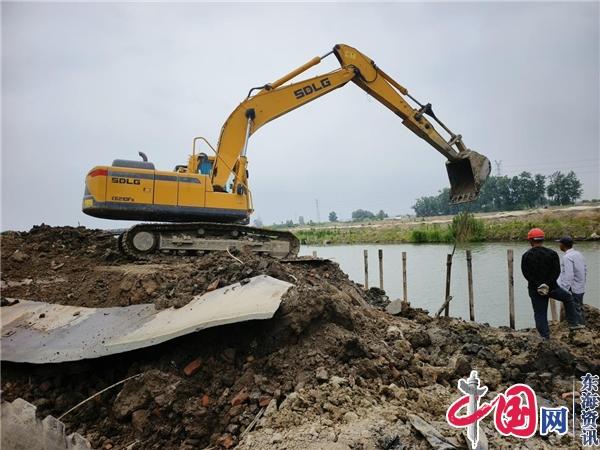 兴化市沈伦镇组织客土装卸临时靠驳点整治行动