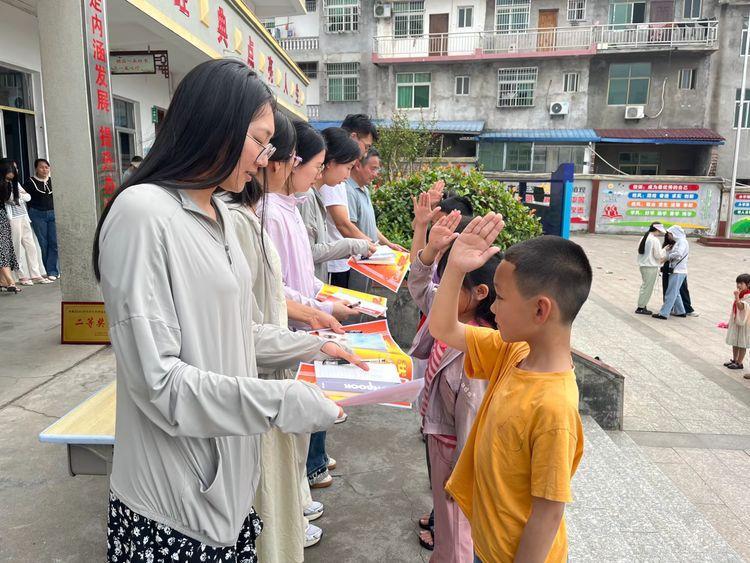 童真童趣同欢乐 童言童语庆六一 ——里塔镇中心小学开展迎“六一”儿童节系列活动