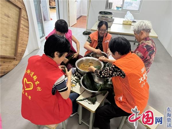 苏州鹅东村开展“粽叶飘香 情满端午”包粽子活动