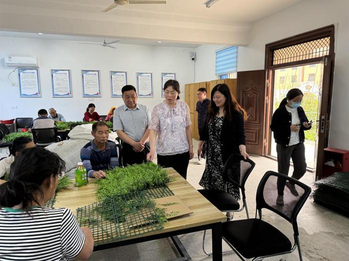 金湖县领导调研推进省市县民生实事项目及“残疾人之家”运营管理情况