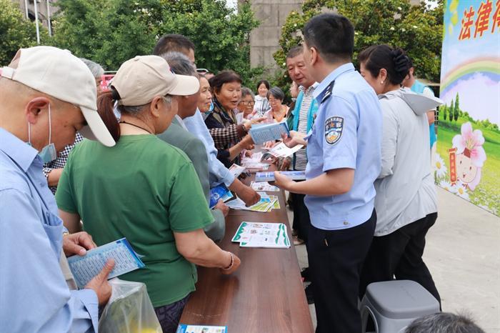 淮安市清江浦区淮海街道黄河南社区开展“八五”普法宣传活动