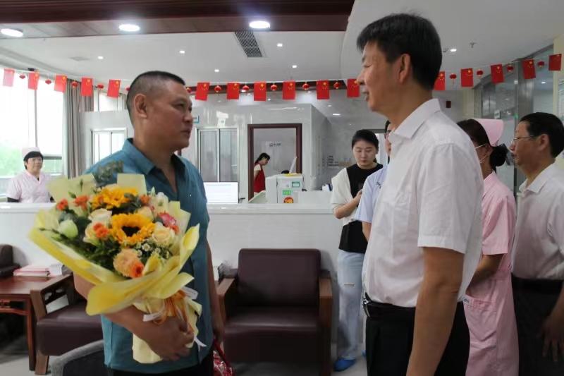 衡阳市副市长谢宏调研无偿献血工作并看望慰问无偿献血者