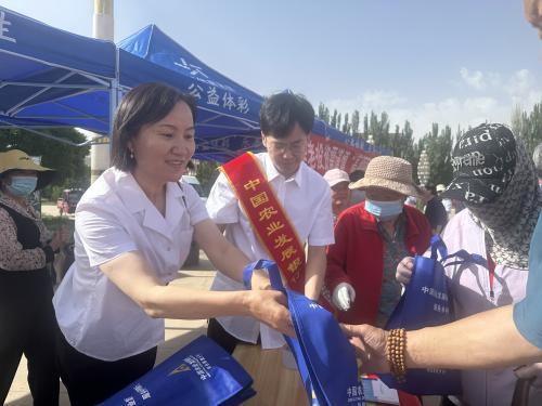 守住钱袋子 护好幸福家——农发行内蒙古阿拉善盟分行开展防范非法集资宣传活动