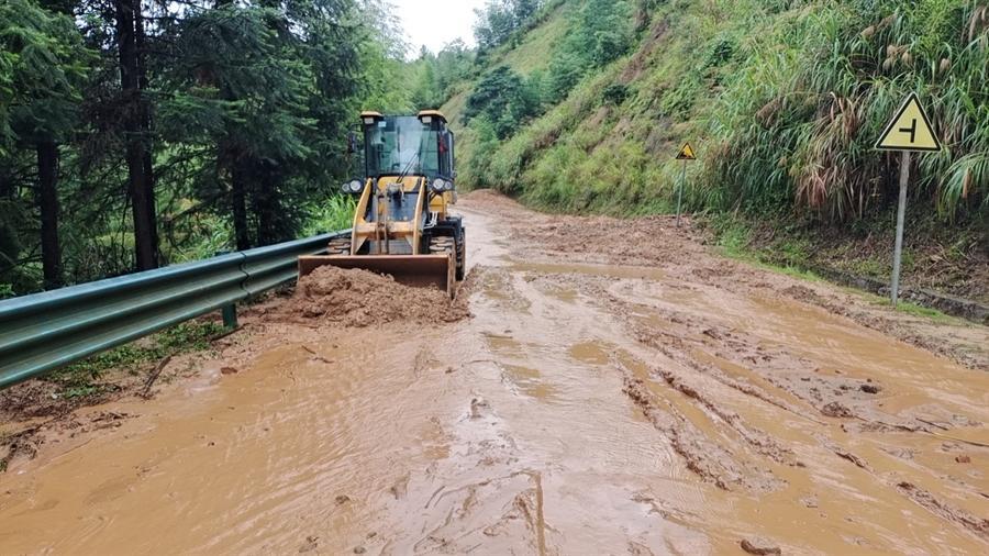 黎川公路分中心全力应对强降雨 紧急抢险保畅通