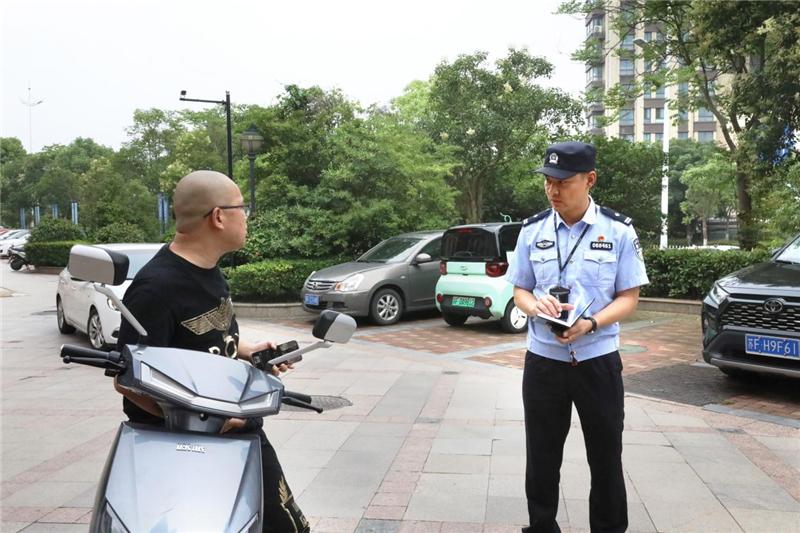 南通海门民警“嘉哥”：从警17年痴迷破案 始终奋战在打击违法犯罪第一线