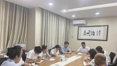 农发行温宿县支行组织开展退休党员与年轻党员党纪学习教育主题党日活动