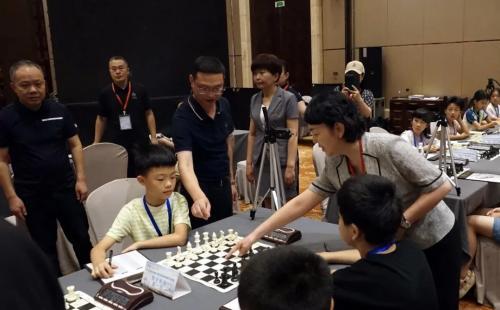 “弈”起过暑假 中国中小学生国际象棋训练营在兰溪启动