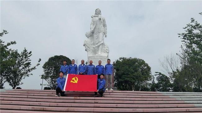 追寻英雄事迹 感悟“红岩精神”中国二冶四川分公司开展主题活动