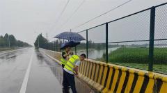 夏津公路分中心全力做好雨天道路保通保畅工作