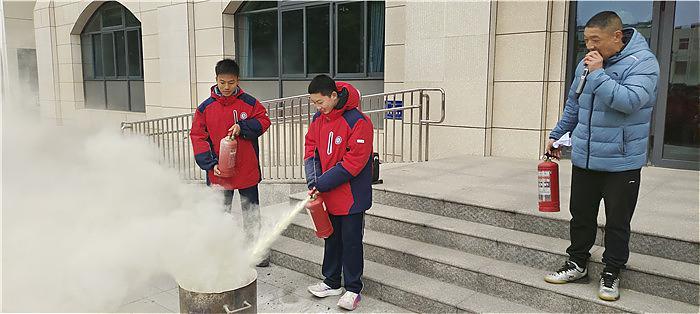 筑牢校园 “防火墙” 消防演练护成长